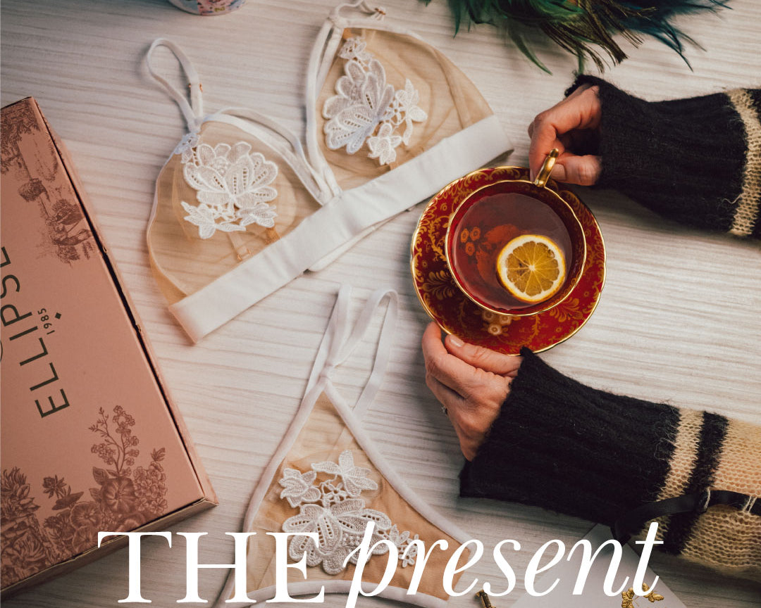 Ellipse Lingerie en la temporada The Present Moment