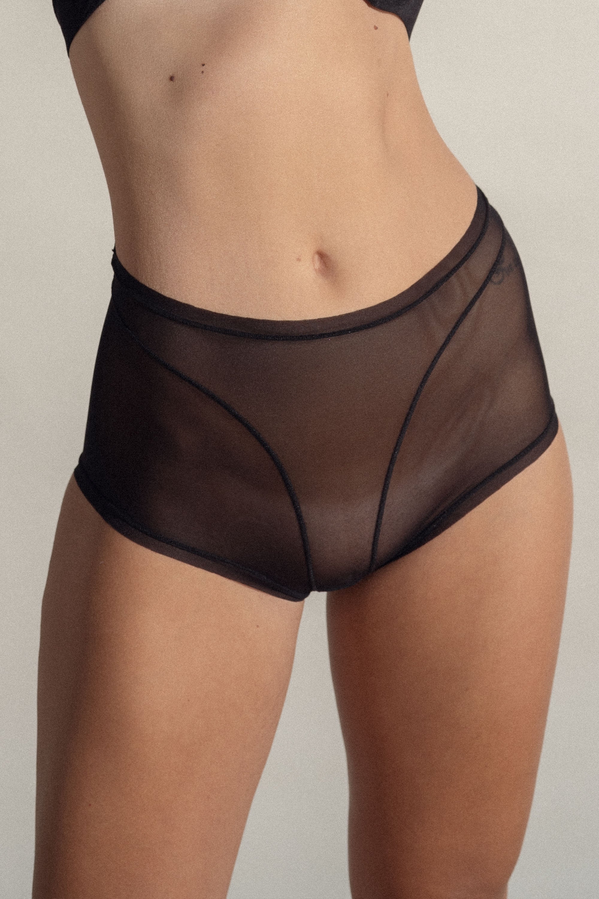 PANTY ALTO ELLIPSE EN TUL INVISIBLE ULTRA COMODO ALMA LIMPIA NEGRO