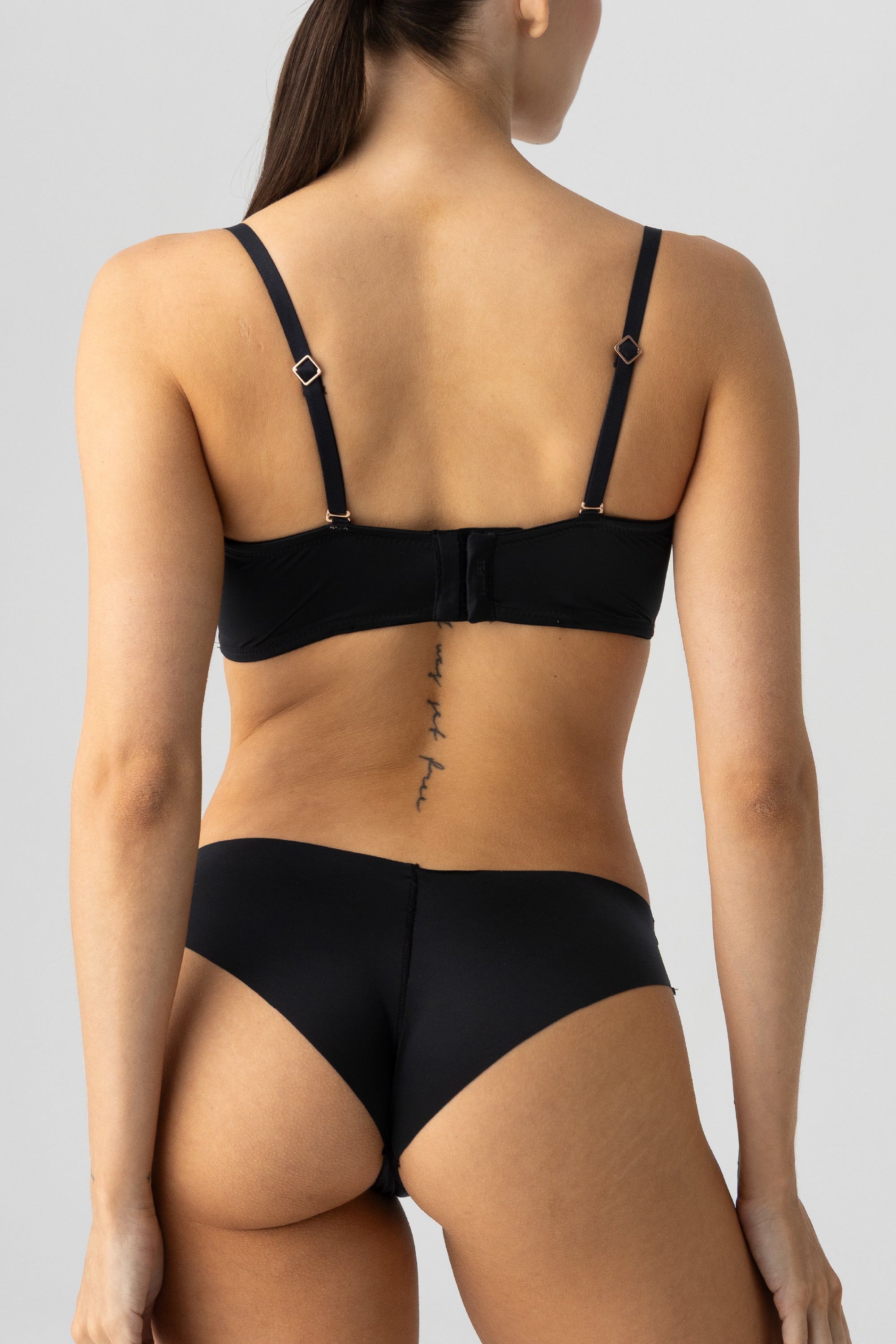 CULOTTE ELLIPSE INVISIBLE GLOWY & SILKY NEGRO