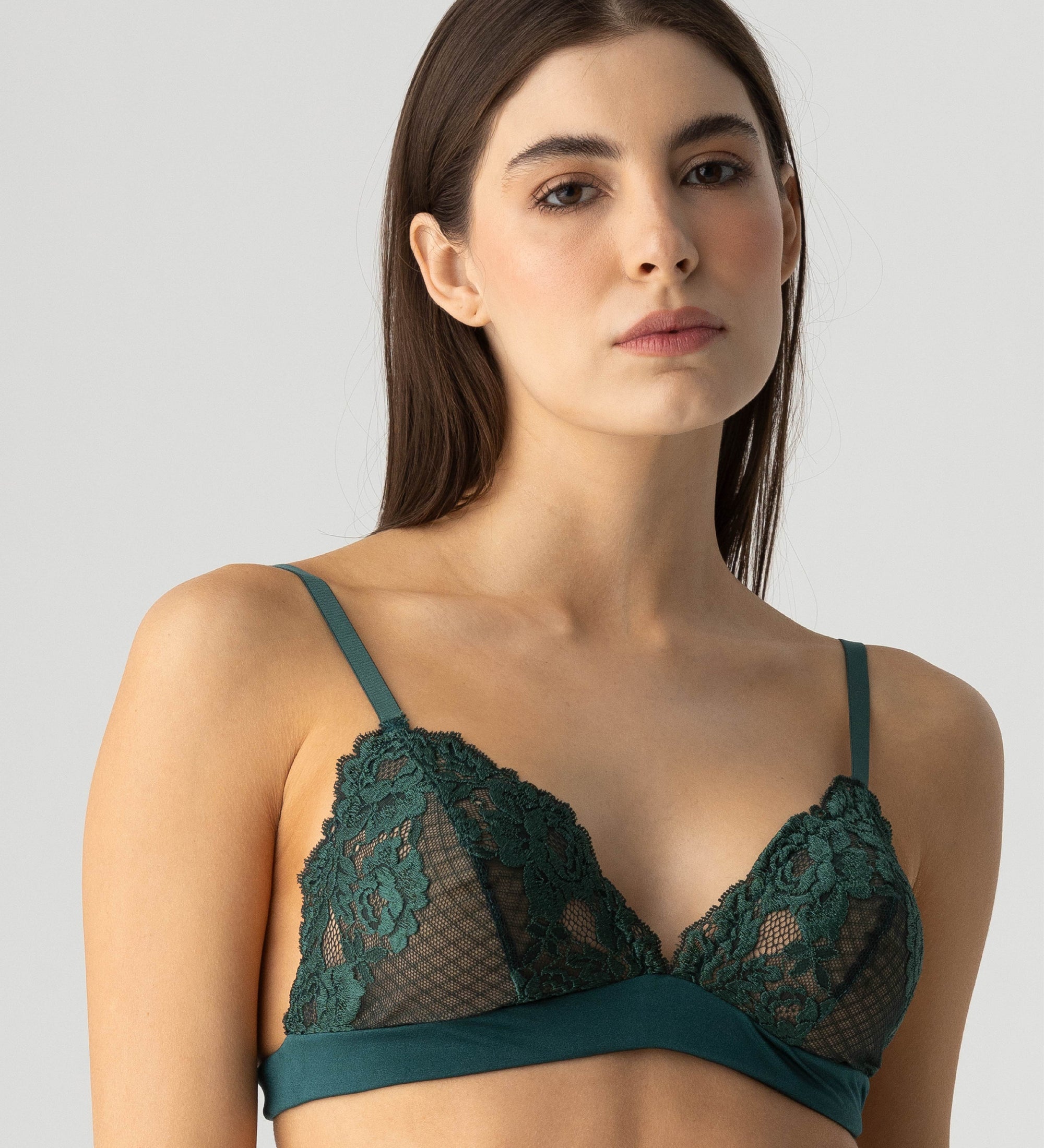 MODELOWEBRITUAL_BRALETTEANT.jpg