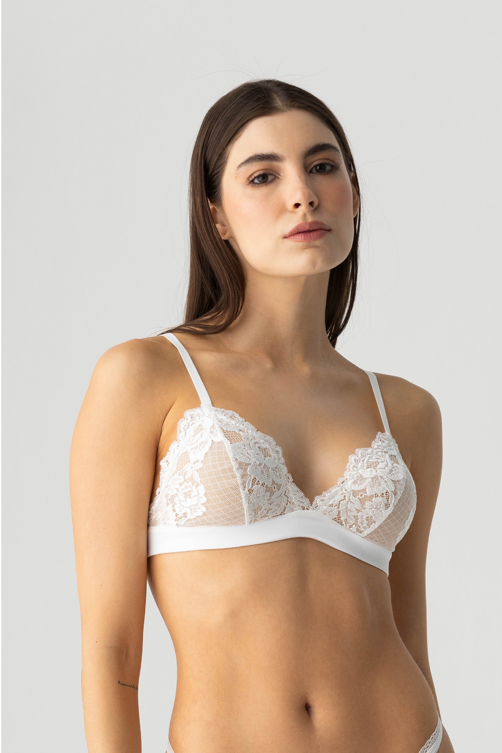 MODELOWEBRITUAL_BRALETTEANT2.jpg