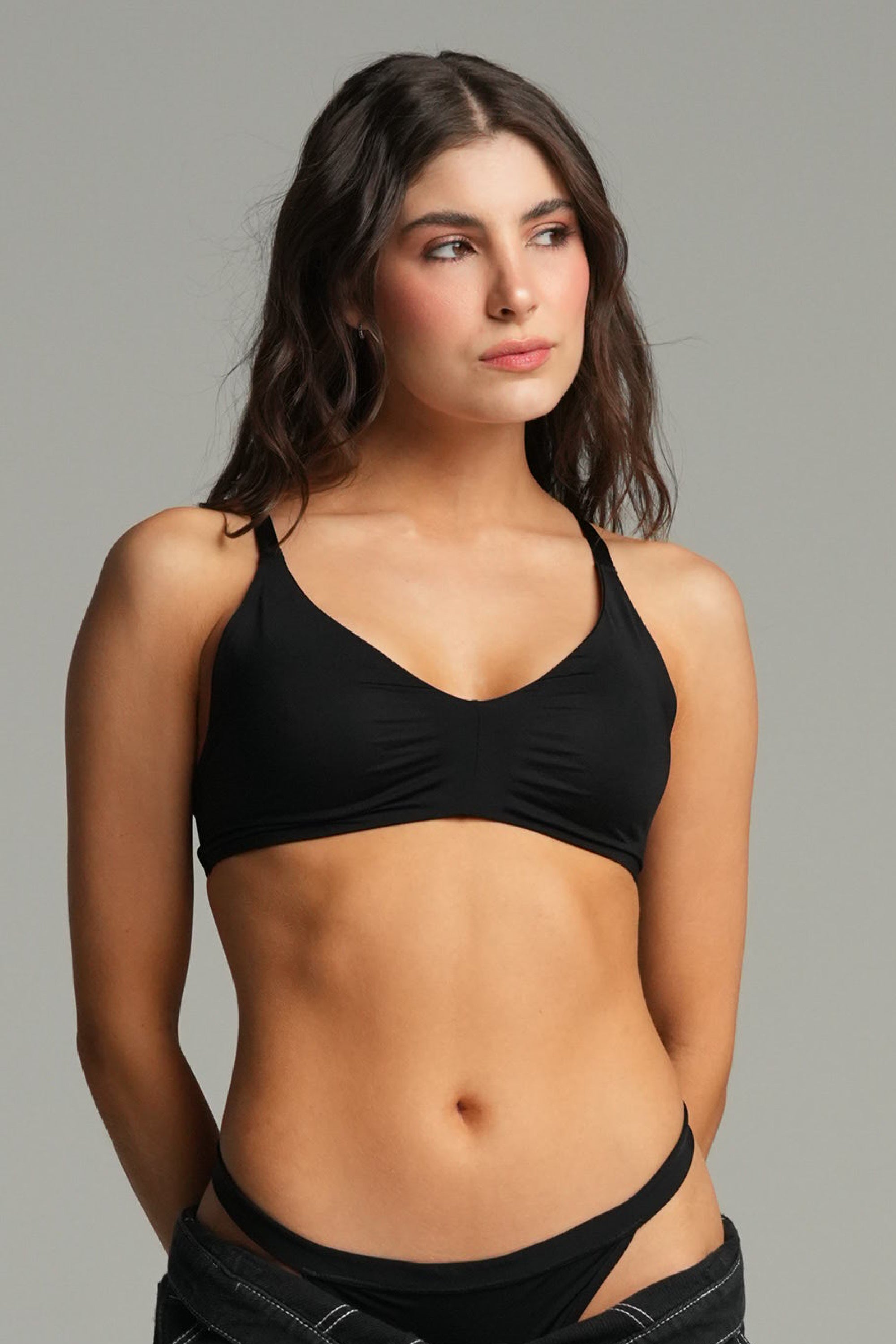 BRALETTE LISO ELLIPSE SIN ARO NI COPA TOTAL COMODIDAD 24 HORAS NEGRO